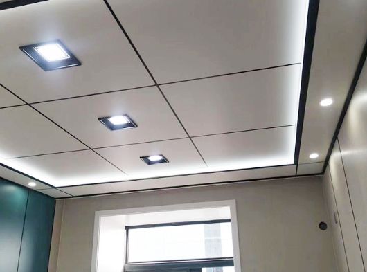 陽(yáng)臺(tái)貼瓷磚還是集成墻板，比較后心里才有數(shù)